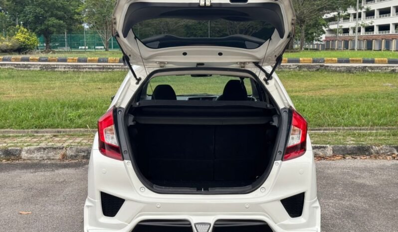 
								HONDA JAZZ 1.5L V I-VTEC (A) full									