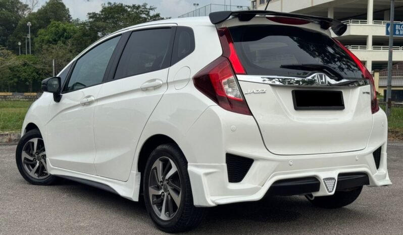 
								HONDA JAZZ 1.5L V I-VTEC (A) full									
