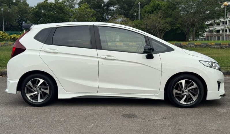 
								HONDA JAZZ 1.5L V I-VTEC (A) full									