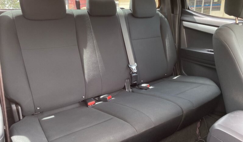 
								ISUZU  D-MAX 2.0 (M) full									