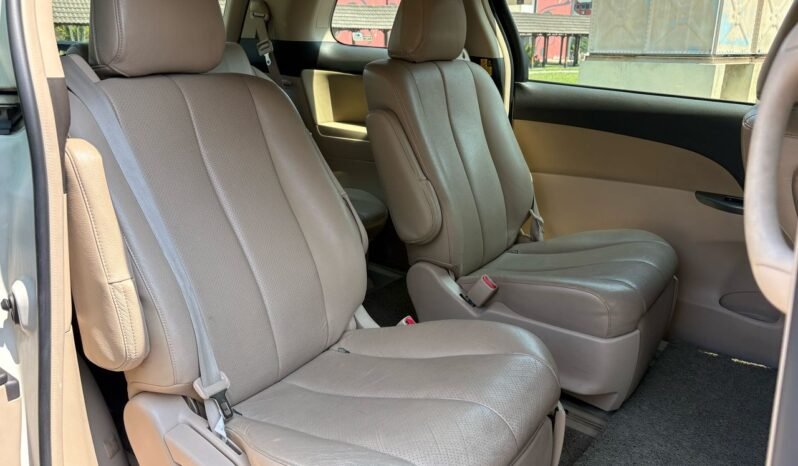 
								TOYOTA PREVIA 2.4GL (AT) full									