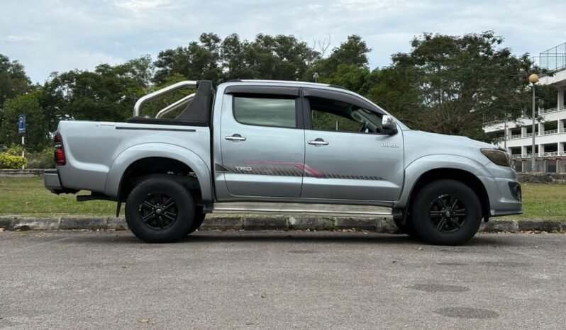
								TOYOTA HILUX D/CAB 2.5 (A) full									