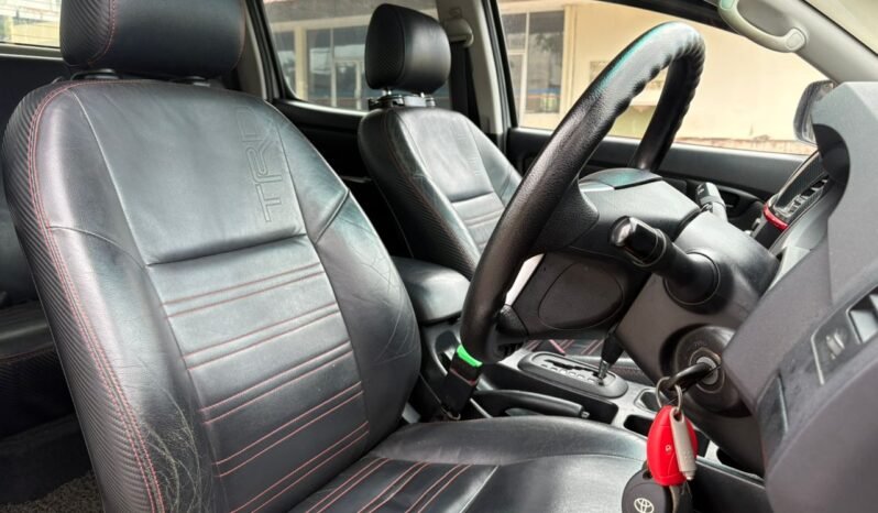 
								TOYOTA HILUX D/CAB 2.5 (A) full									
