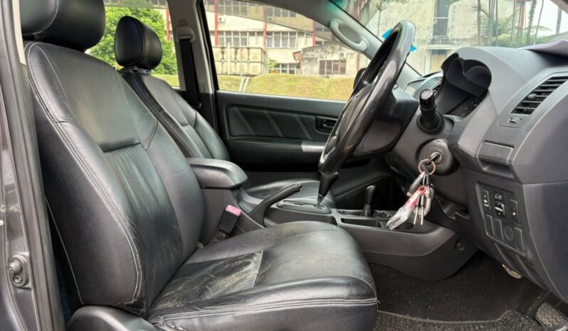
								TOYOTA HILUX DOUBLE CAB 2.5 AT full									