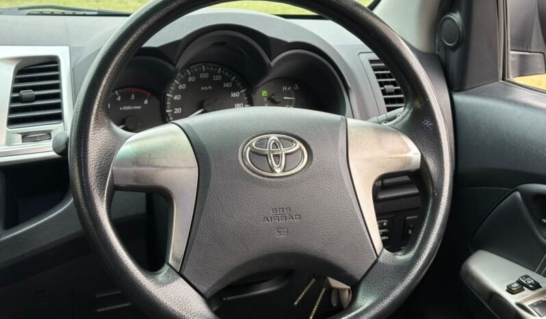 
								TOYOTA HILUX DOUBLE CAB 2.5 AT full									
