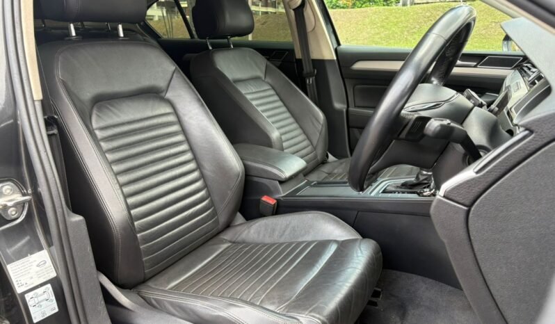 
								VOLKSWAGEN PASSAT 280 TSI COMFORTLINE 1.8 AT full									