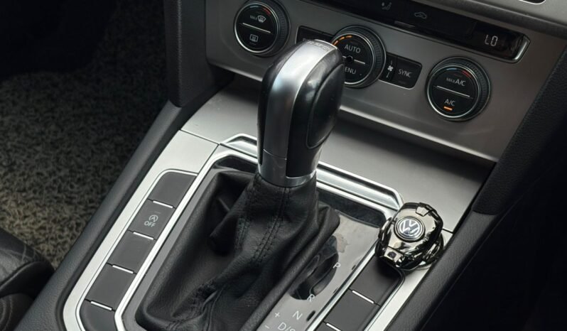 
								VOLKSWAGEN PASSAT 280 TSI COMFORTLINE 1.8 AT full									