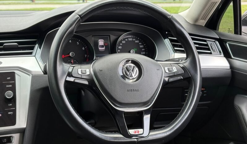 
								VOLKSWAGEN PASSAT 280 TSI COMFORTLINE 1.8 AT full									