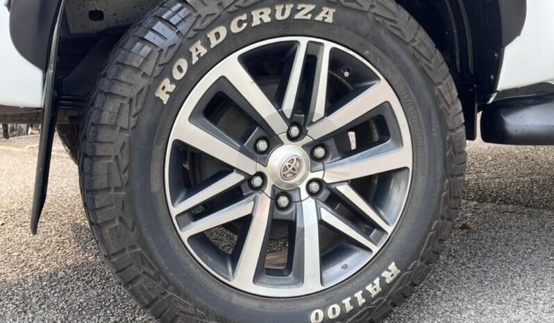 
								TOYOTA HILUX 2.8 (A) full									