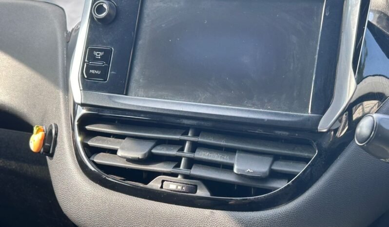 
								PEUGEOT 208 1.6 (A) full									