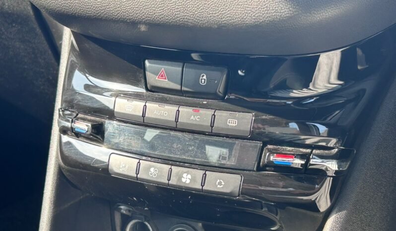 
								PEUGEOT 208 1.6 (A) full									