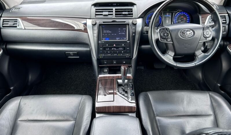 
								TOYOTA CAMRY 2.5 HYBRID (A) full									