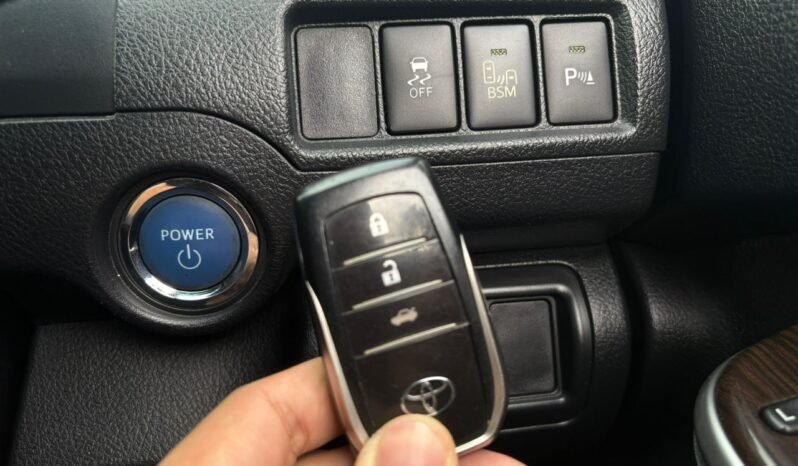 
								TOYOTA CAMRY HYBRID 2.5 (A) full									