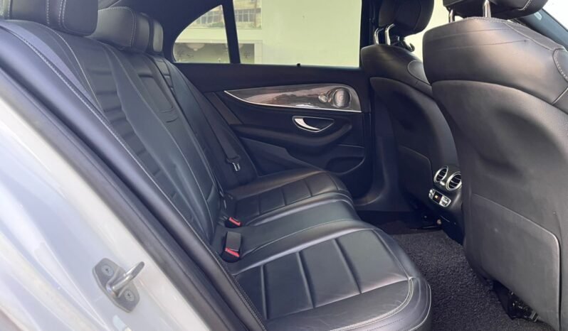 
								MERCEDES BENZ E350e AMG LINE (A) full									