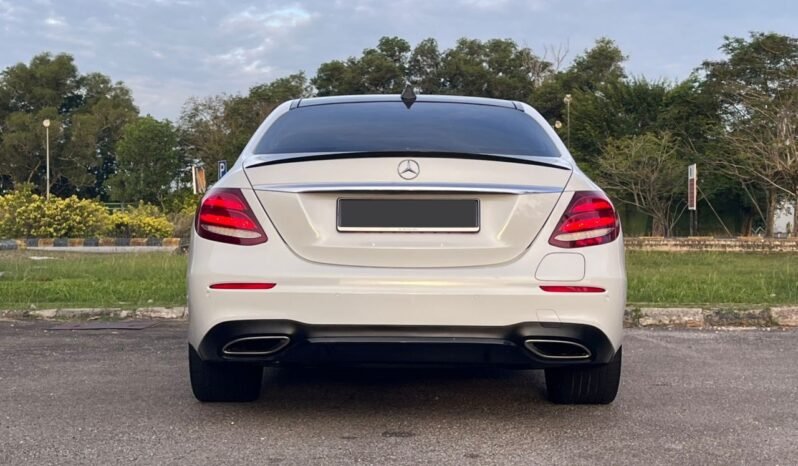 
								MERCEDES BENZ E350e AMG LINE (A) full									