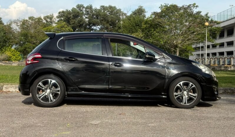 
								PEUGEOT 208 1.6 (A) full									