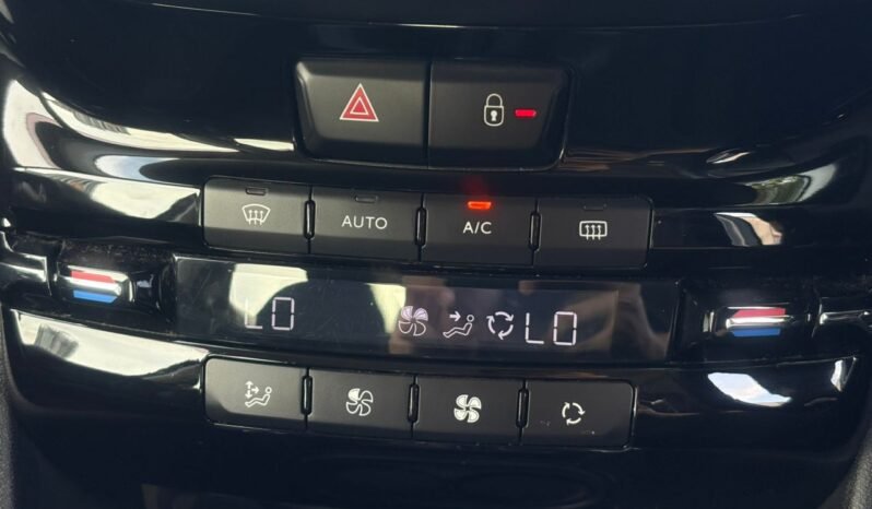 
								PEUGEOT 208 1.6 (A) full									