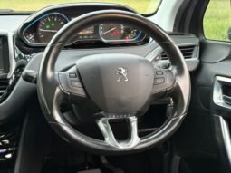 
										PEUGEOT 2008 PURETECH 1.2 AT full									