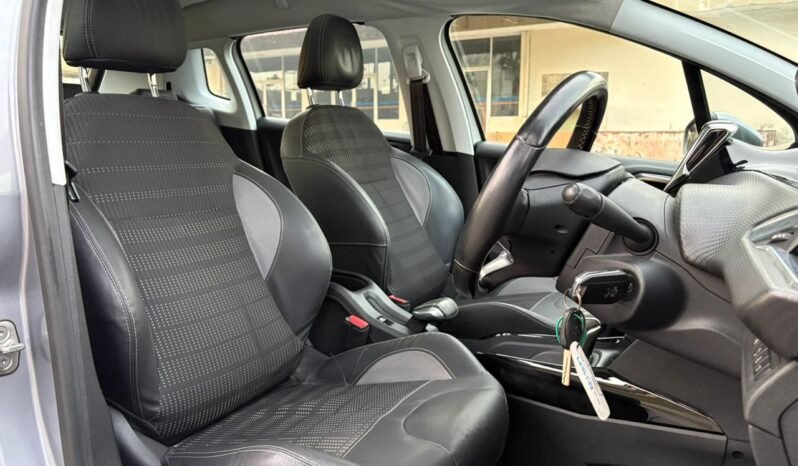 
								PEUGEOT 2008 PURETECH 1.2 AT full									