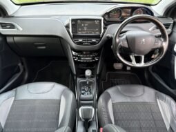 
										PEUGEOT 2008 PURETECH 1.2 AT full									