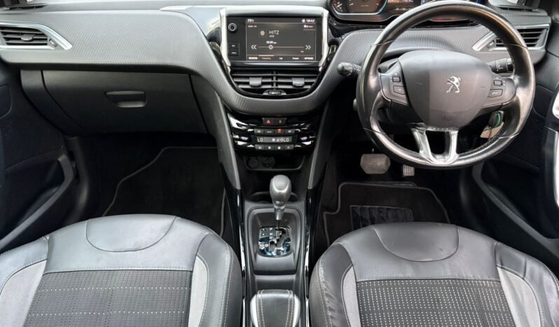 
								PEUGEOT 2008 PURETECH 1.2 AT full									