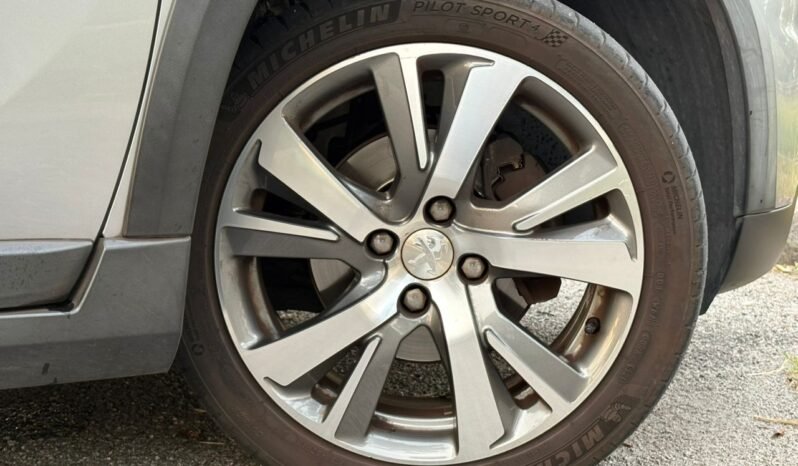 
								PEUGEOT 2008 PURETECH 1.2 AT full									