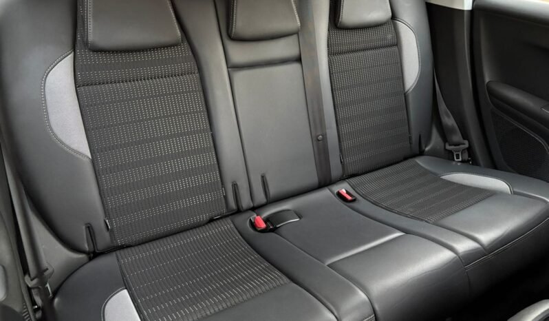 
								PEUGEOT 2008 PURETECH 1.2 AT full									