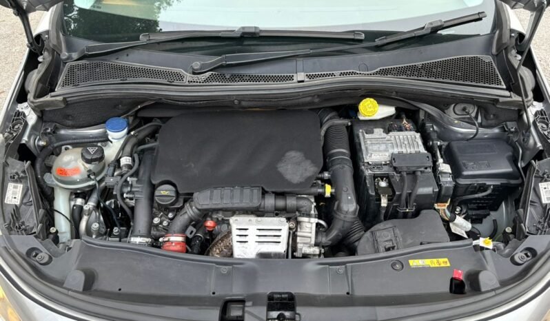 
								PEUGEOT 2008 PURETECH 1.2 AT full									