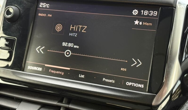 
								PEUGEOT 2008 PURETECH 1.2 AT full									