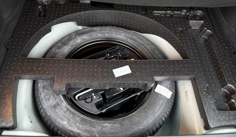 
								PEUGEOT 2008 PURETECH 1.2 AT full									