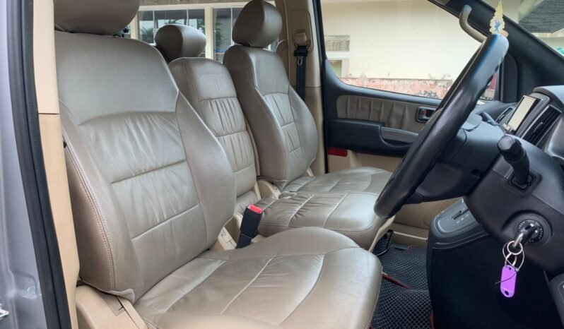 
								HYUNDAI GRAND STAREX 2.5 full									