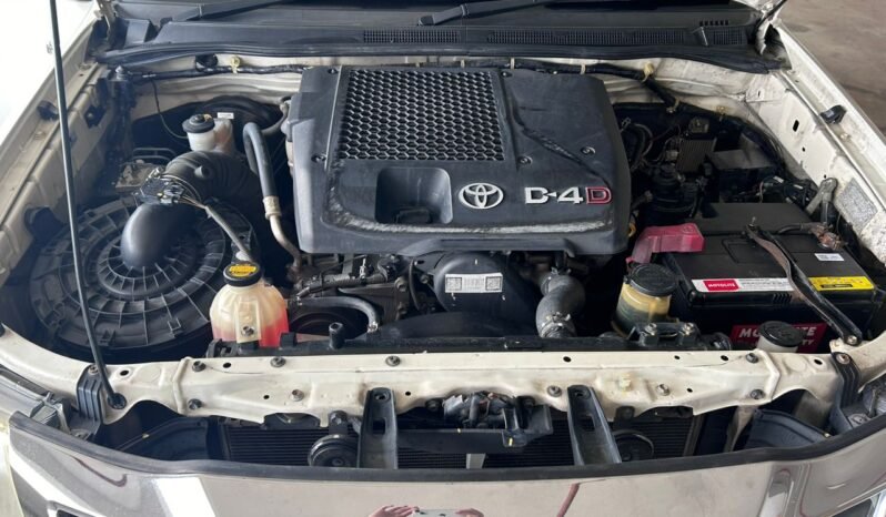 
								TOYOTA HILUX DOUBLE CAB 2.5 AT full									