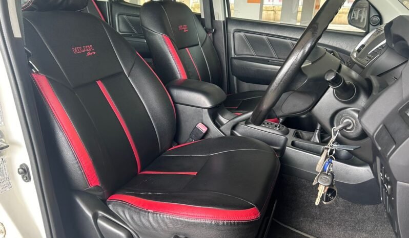 
								TOYOTA HILUX DOUBLE CAB 2.5 AT full									