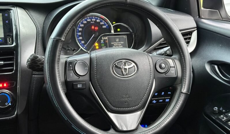 
								TOYOTA YARIS E 1.5 AUTO full									