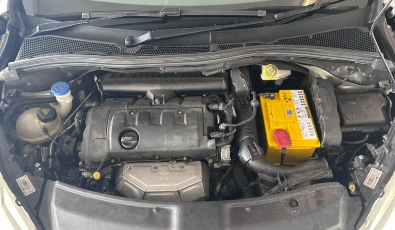 
								PEUGEOT 208 1.6 (A) full									