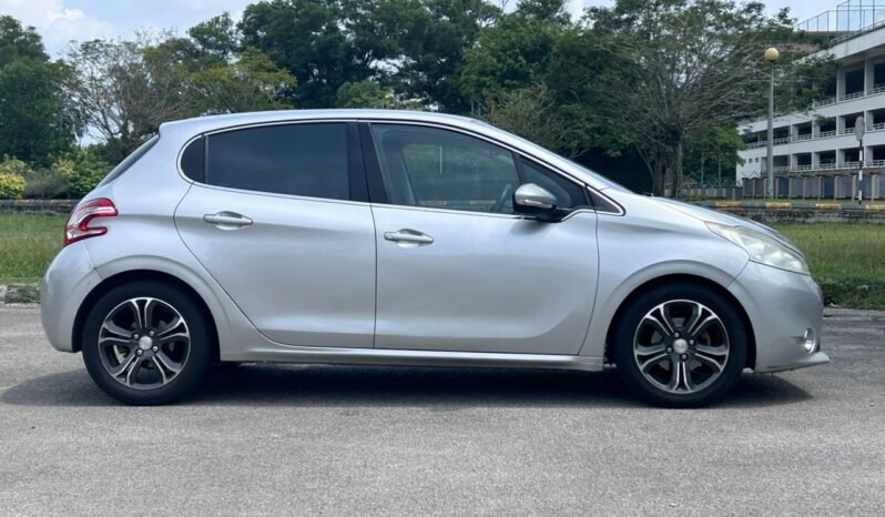 
								PEUGEOT 208 1.6 (A) full									