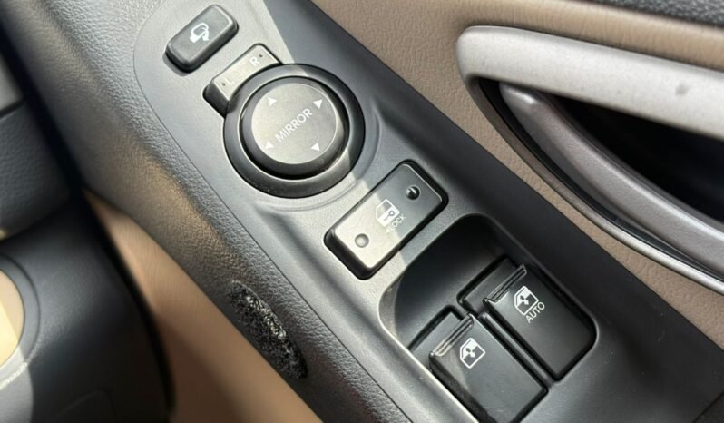 
								HYUNDAI GRAND STAREX 2.5 (A) full									