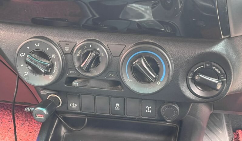 
								TOYOTA HILUX G DUAL CAB 2.4 AUTO full									