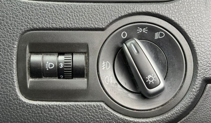 
								VOLKWAGEN VENTO 1.6 (A) full									