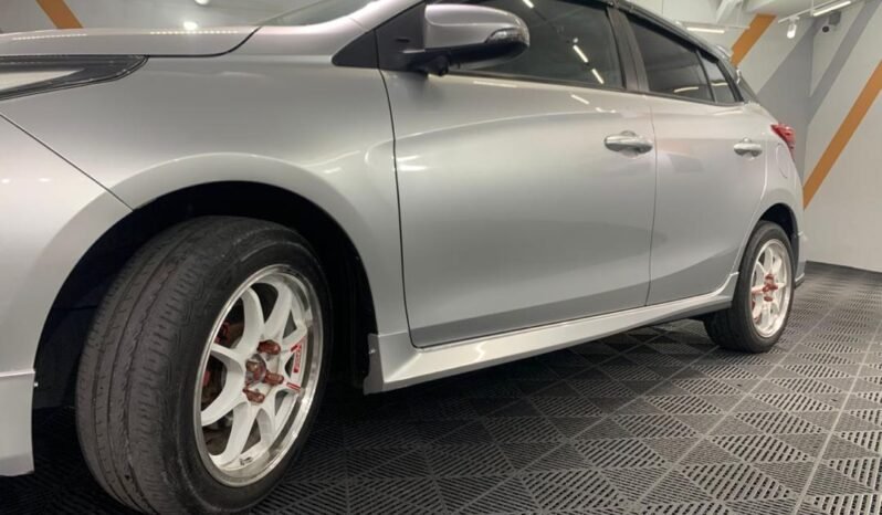 
								TOYOTA YARIS E 1.5 AUTO full									