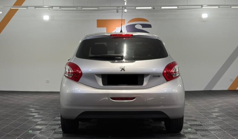 
								PEUGEOT 208 1.6 (A) full									