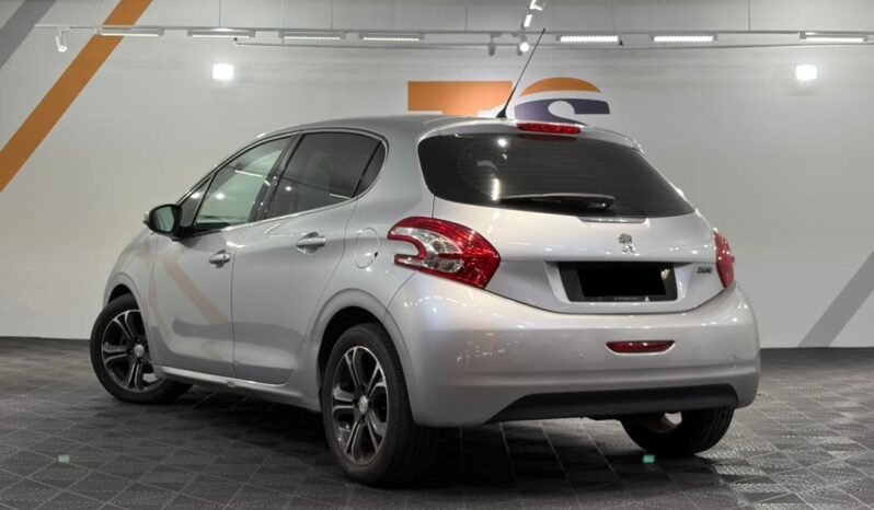
								PEUGEOT 208 1.6 (A) full									