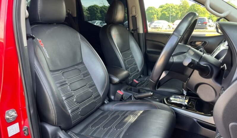 
								NISSAN NAVARA 2.5 (A) full									