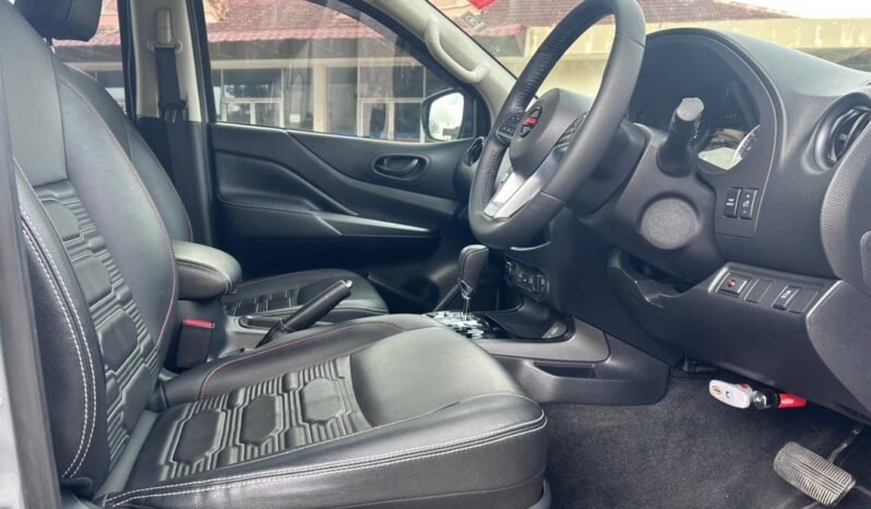 
								NISSAN NAVARA 2.5 PRO-4X AT 4WD full									