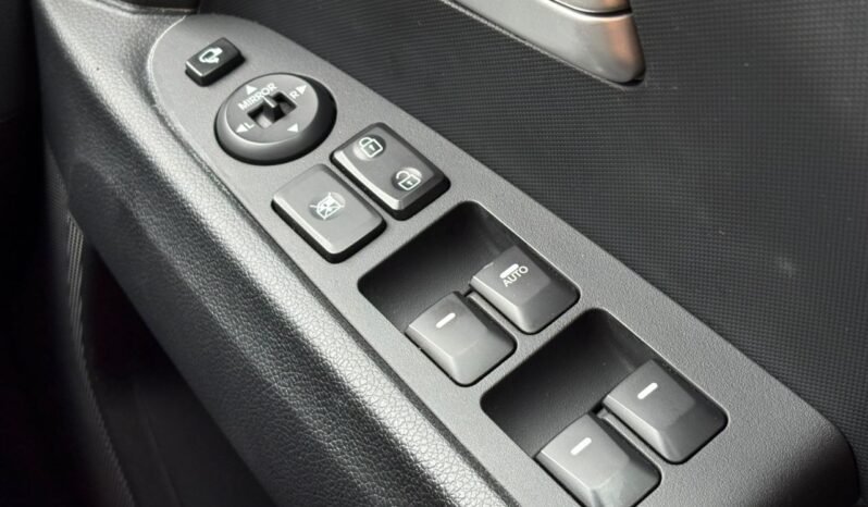 
								KIA SPORTAGE (SL) 2.0 full									