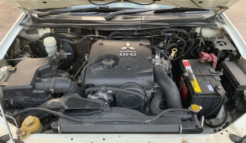 
								MITSUBISHI 4WD DOUBLE CAB 2.5 L200 full									