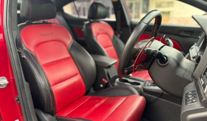 
								HYUNDAI ELANTRA 1.6 full									