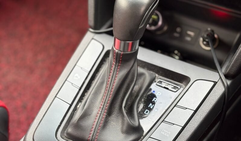 
								HYUNDAI ELANTRA 1.6 full									