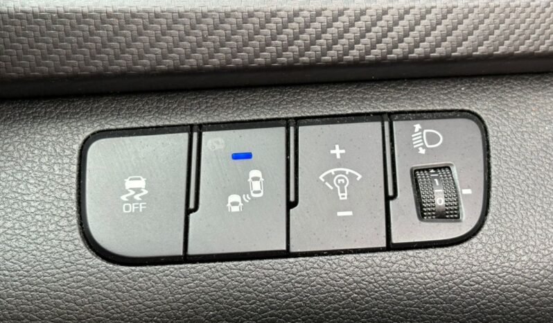 
								HYUNDAI ELANTRA 1.6 full									