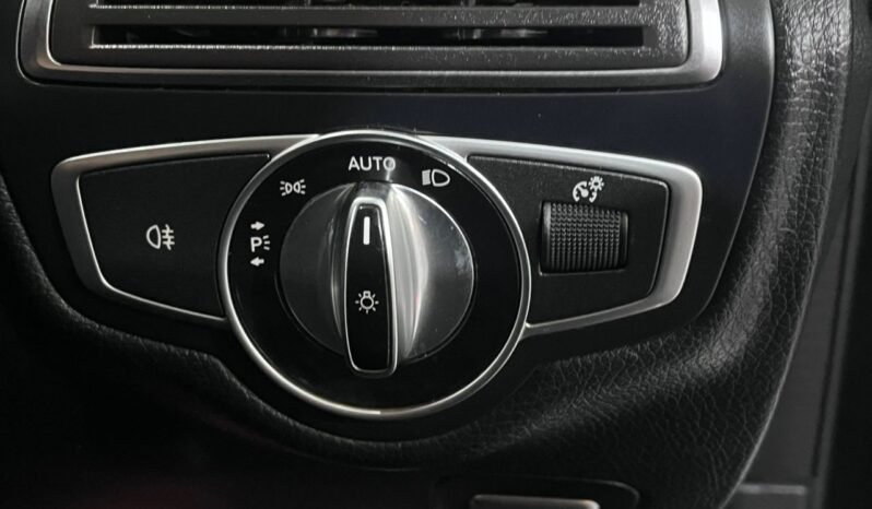 
								MERCEDES-BENZ C200 AVANTGARDE 2.0 AT full									